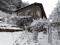 Casa di montagna in vendita vicino a Pernik