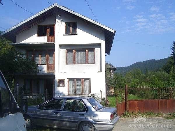 Bella casa in vendita nella città di Apriltsi