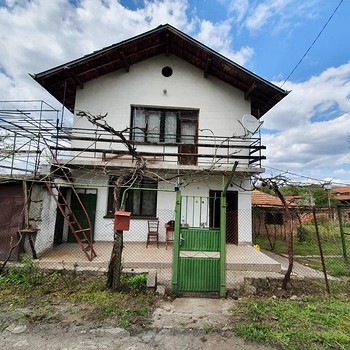 Casa ordinata in vendita vicino a Pernik