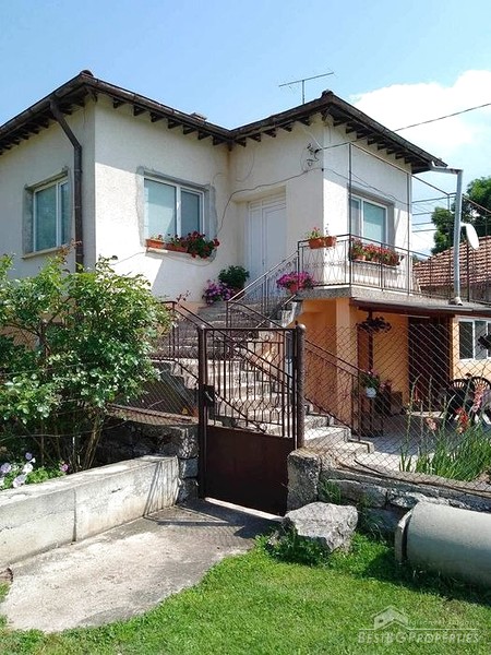 Casa ordinata in vendita vicino alla città di Dragoman