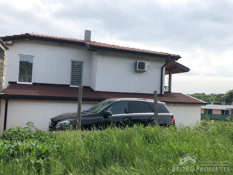 Nuova casa arredata in vendita vicino a Varna