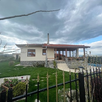 Nuova casa con piscina in vendita vicino al mare