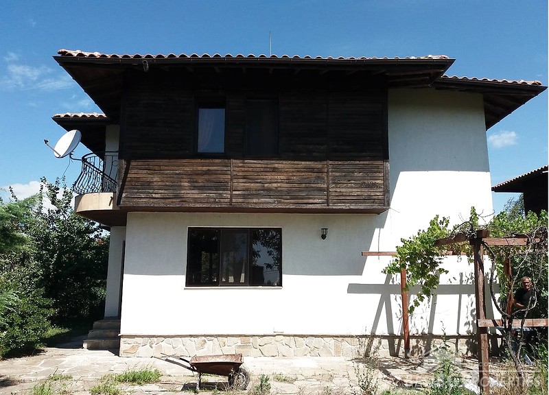 Nuova casa con mobili e attrezzature in vendita vicino a Burgas