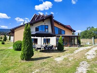 Nuova casa di lusso sul lago Batak