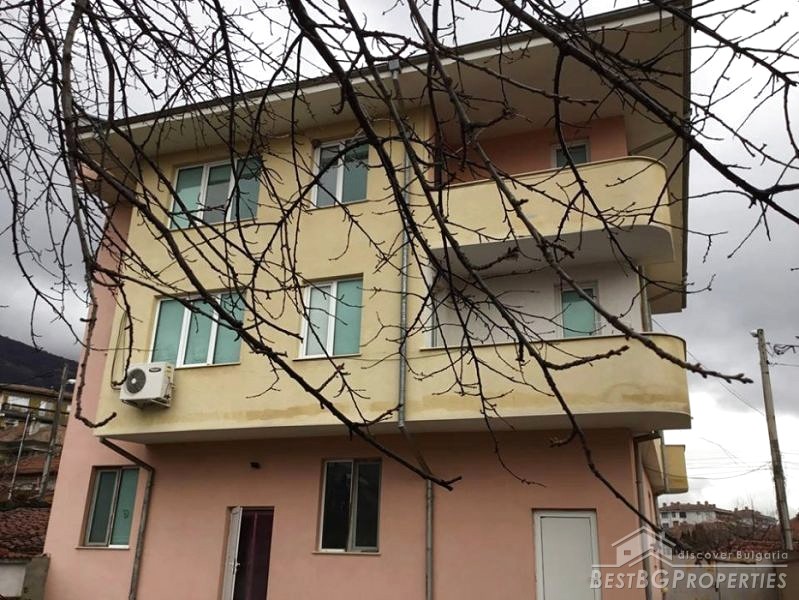 Nuova casa a tre piani situata nella città di Sopot