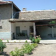 Casa solida in un villaggio bene accomodato