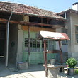 Casa solida in un villaggio bene accomodato