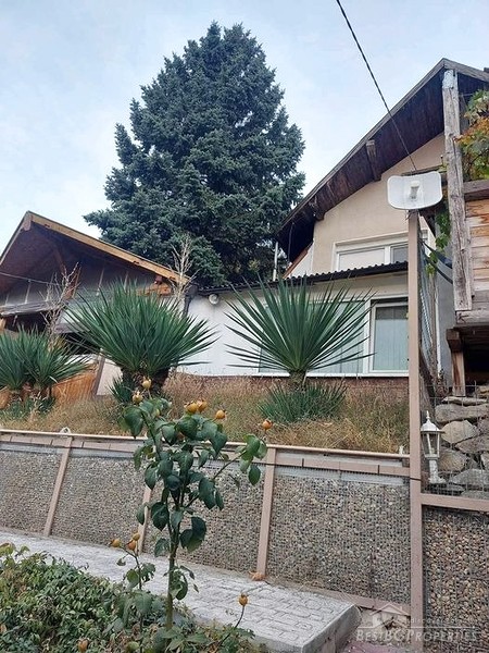 Bella casa in vendita in un villaggio vicino a Shumen