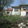 Casa vecchia con una vista di lago di Varna