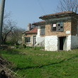 Casa vecchia con una vista di lago di Varna
