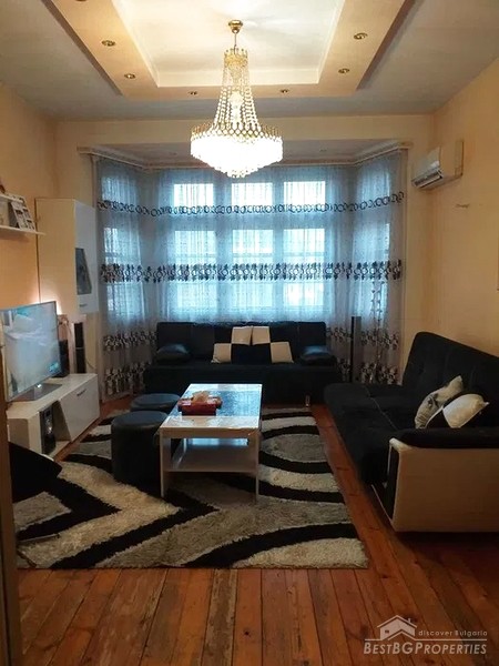 Vecchio appartamento in mattoni in vendita nel centro di Sofia