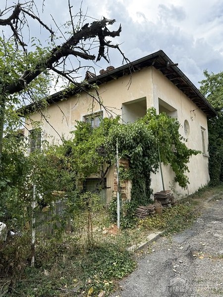 Vecchia casa in vendita vicino a Kyustendil