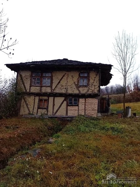 Vecchia casa in vendita nelle montagne vicino ad Apriltsi