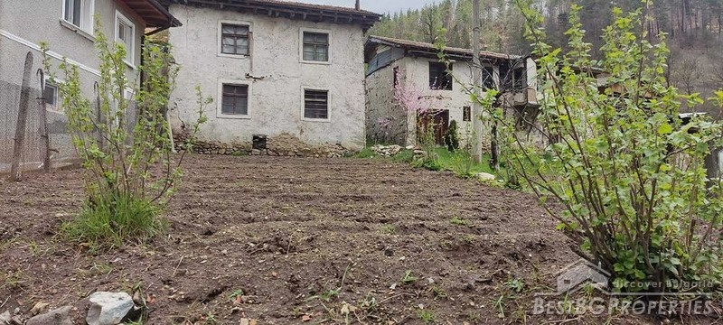 Vecchia casa in vendita in montagna vicino a Smolyan