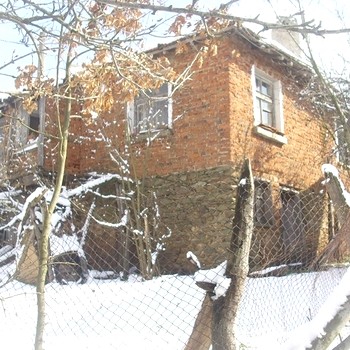 Antica casa in vendita vicino a Tsarevo