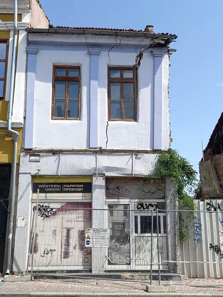 Vecchia casa da ristrutturare di fronte alla fortezza di Veliko Tarnovo