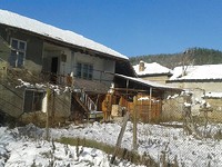 Vecchia proprietà rurale in vendita vicino a Popovo