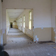 Scuola vecchia verso un resort di sci