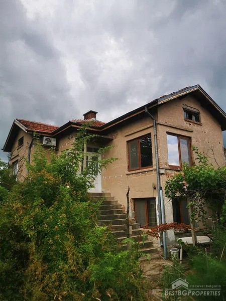 Casa parzialmente ristrutturata in vendita vicino a Stara Zagora