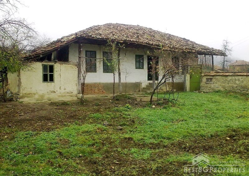 Appezzamento di terreno con un vecchio edificio vicino a Veliko Tarnovo