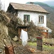 Appezzamento di terreno regolamentato con una piccola casa in vendita vicino a Sofia