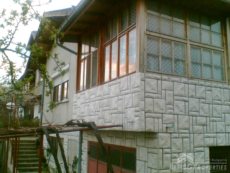 La casa rinnovato la foresta vicina circa Sliven