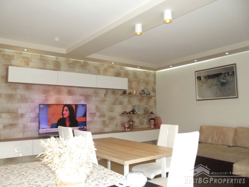 Ristrutturato appartamento in vendita a Burgas