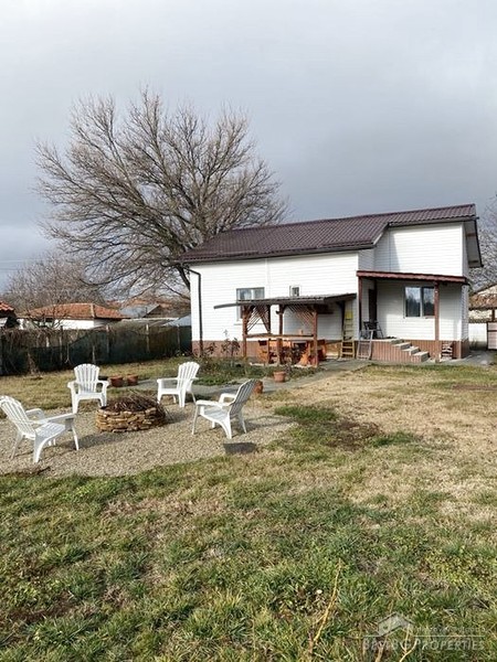 Casa ristrutturata e arredata in vendita vicino a Elin Pelin