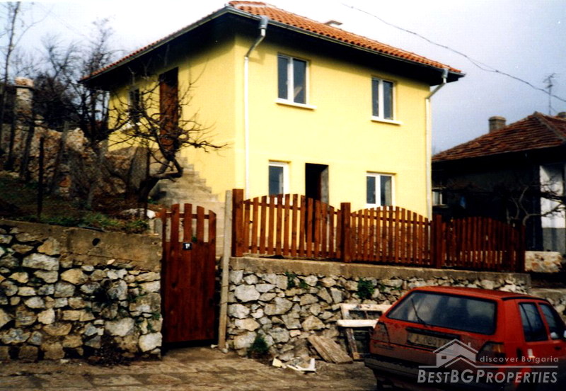 La casa rinnovata verso il resort di Tzarevo