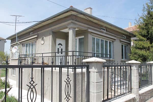 Casa ristrutturata in vendita nella località balneare di Kavarna