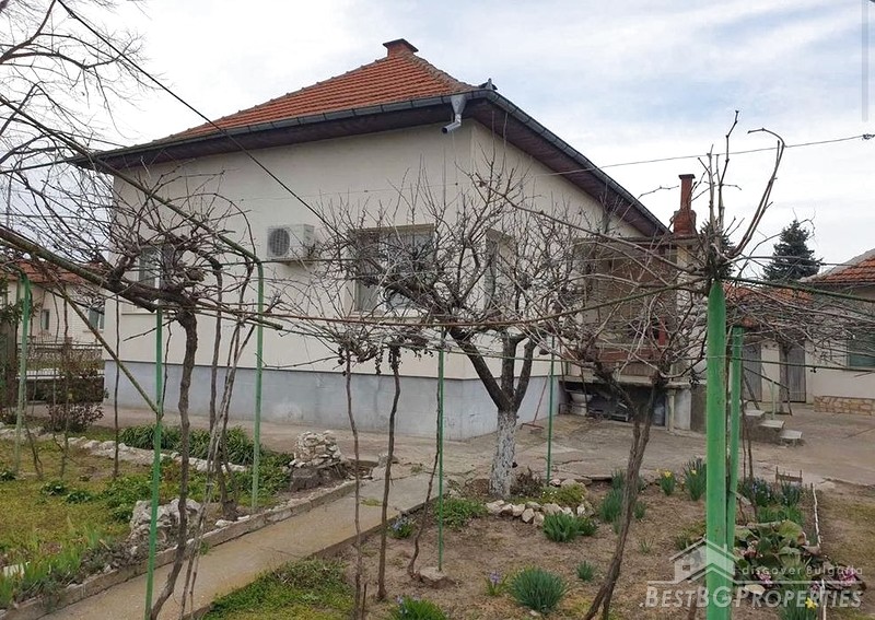 Casa ristrutturata in vendita nella città di Kozloduy