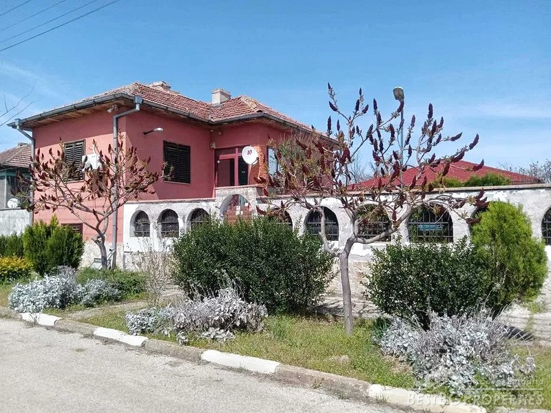 Casa ristrutturata in vendita vicino a Nikopol