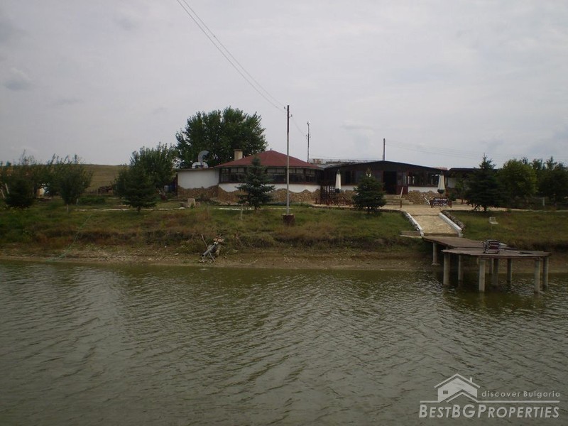 Ristorante con un lago in vendita vicino a Varna