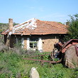 Casa rurale con la trama grande della terra vicino Burgas