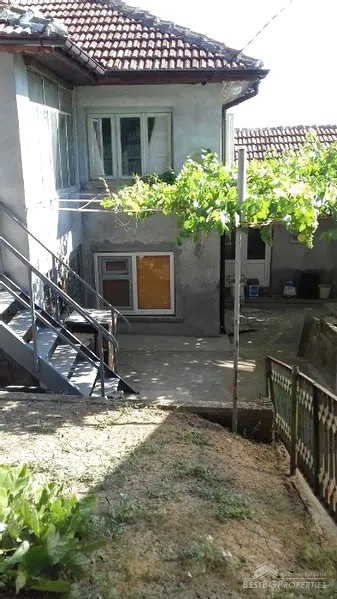 Casa rurale con ampio cortile in vendita vicino a Silistra