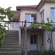 Negozio e una casa in vendita vicino a Karnobat