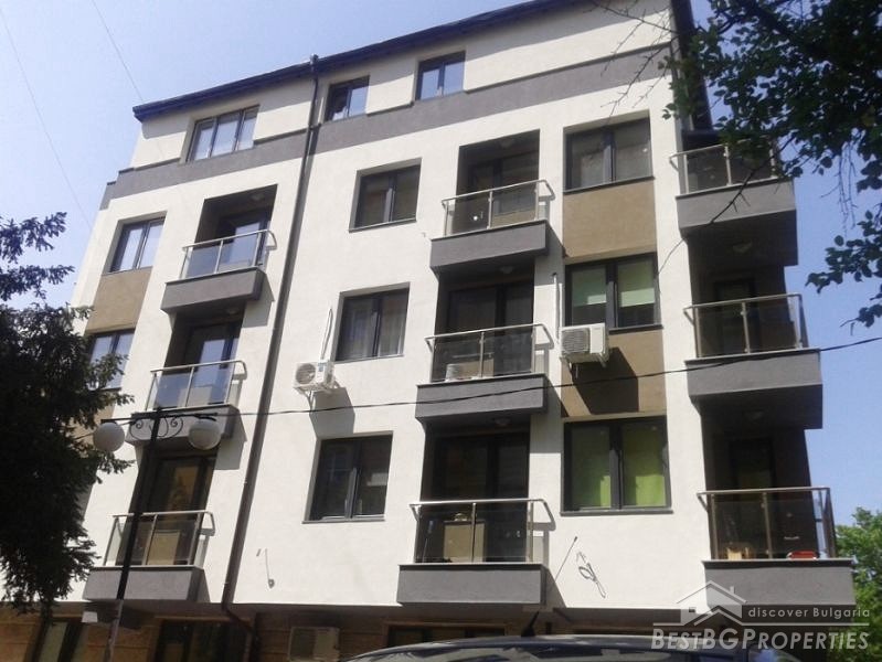 Piccolo appartamento con due camere da letto in vendita a Sofia