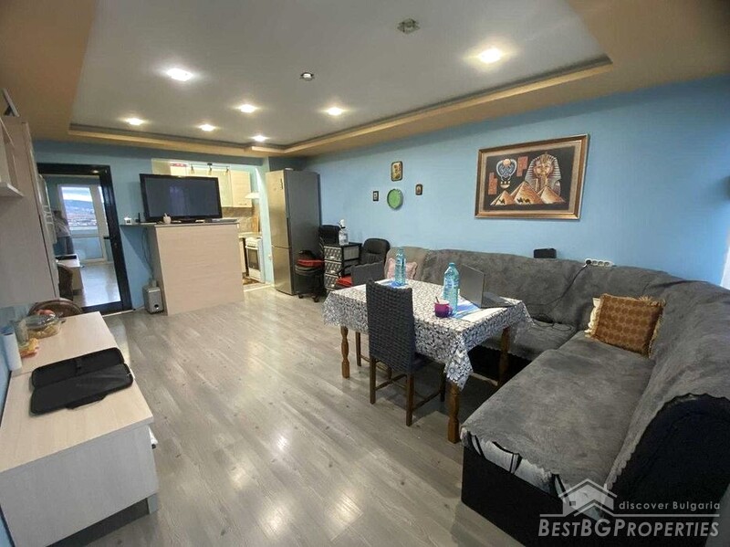 Spazioso appartamento con vista mare in vendita a Varna