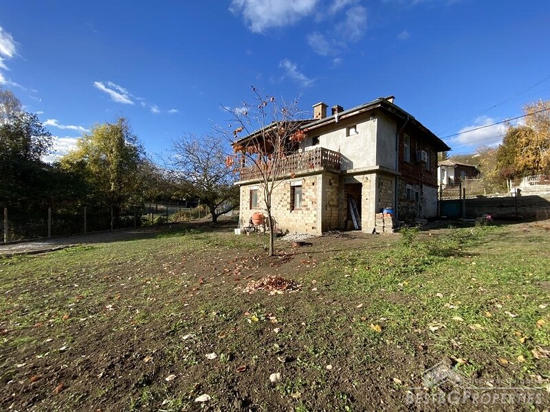 Vendesi spaziosa casa vicino al mare