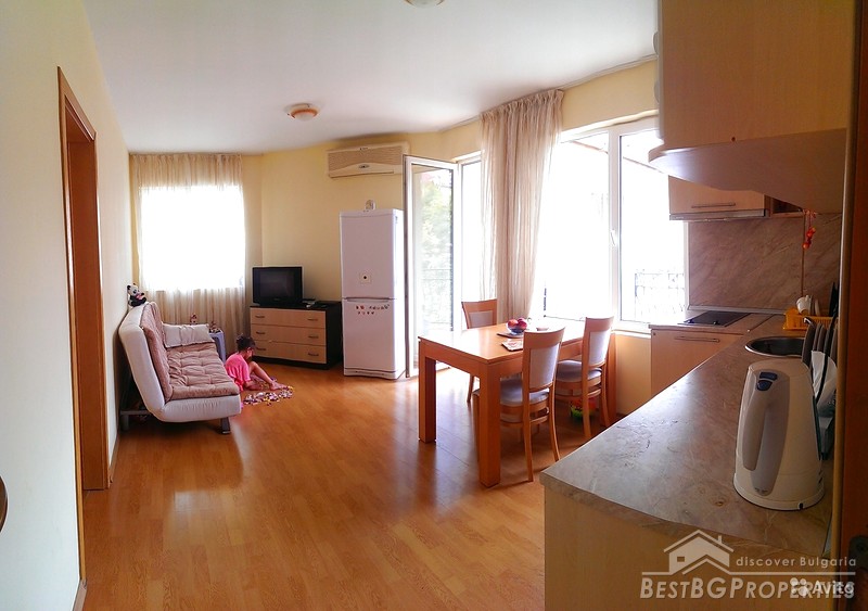 Spazioso appartamento con due camere da letto in vendita a Saint Vlas