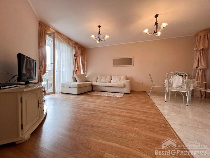 Ampio appartamento con due camere da letto in vendita a Sunny Beach
