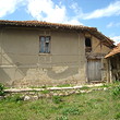 Casa di villaggio di pietra vecchia vicino al Mar Nero