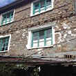 Casa costruita in pietra nelle montagne vicino a Smolyan