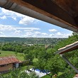 Casa a tre piani con fabbricati agricoli in vendita vicino a Veliko Tarnovo
