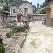 Due case in vendita su un terreno condiviso di terreno vicino Lovech
