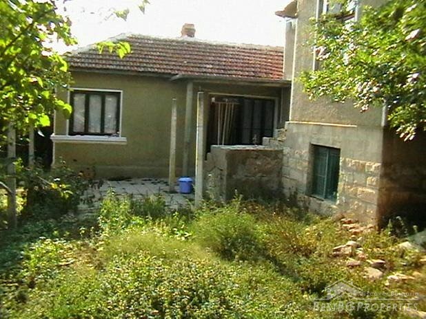Due case in vendita su un terreno comune del territorio vicino a Varna