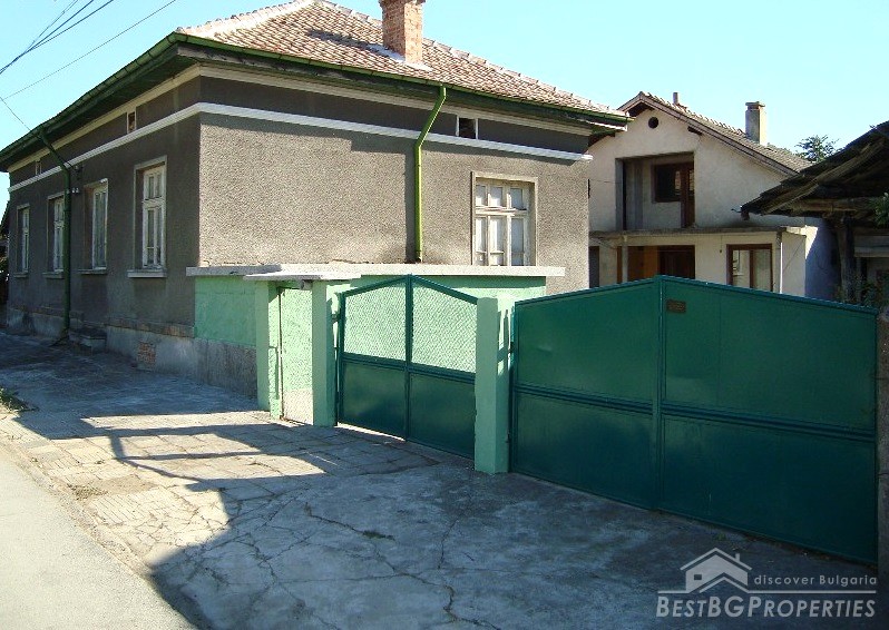 Due case in vendita su un terreno condiviso di terreno vicino a Vidin