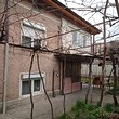 Due case in un cortile in vendita a Svishtov