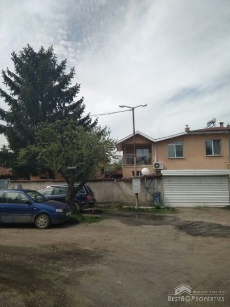 Due case su un terreno condiviso a Sofia