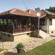 Due case che condividono un cortile in vendita vicino a Pernik